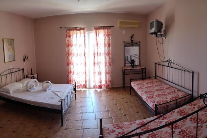 Hotel Takis Agios Georgios  エクステリア 写真